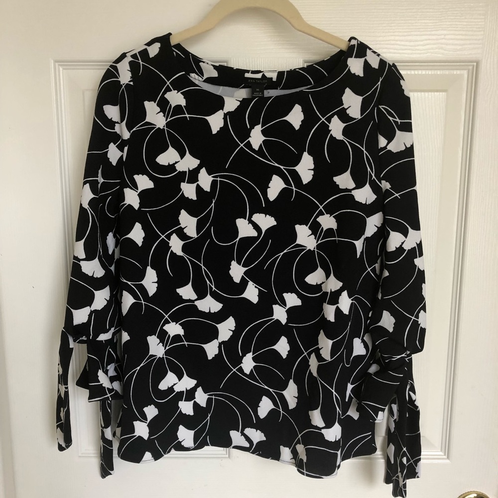Ann Taylor lily pattern tie cuff blouse